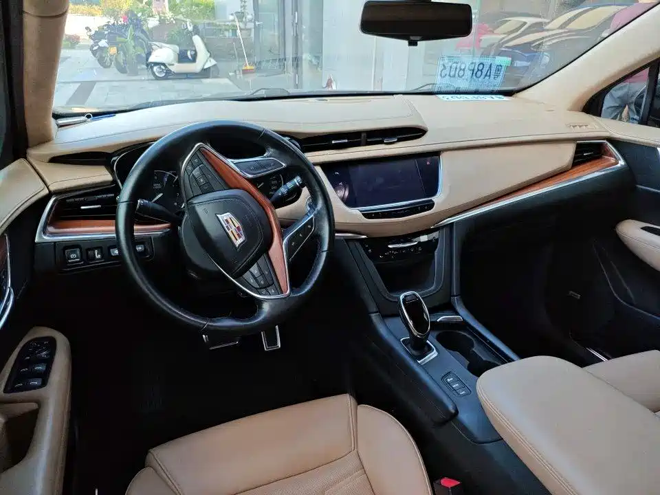 Cadillac XT5 — фото 5