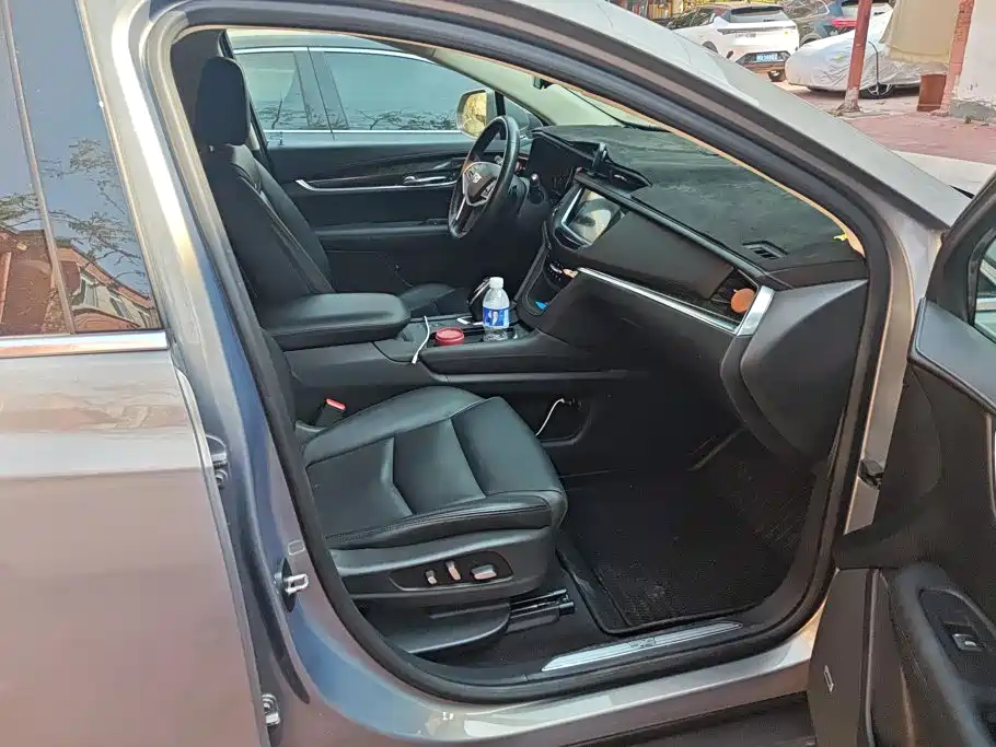 Cadillac XT5 — фото 7