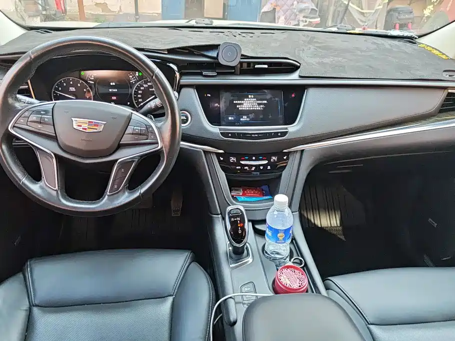 Cadillac XT5 — фото 10
