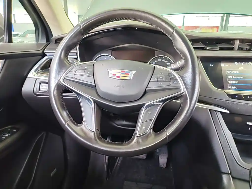 Cadillac XT5 — фото 11