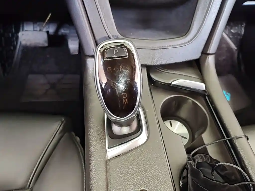 Cadillac XT5 — фото 14