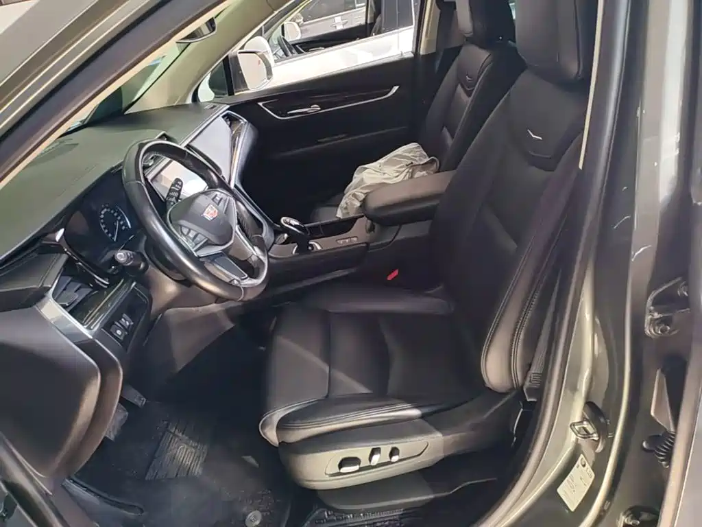 Cadillac XT5 — фото 15