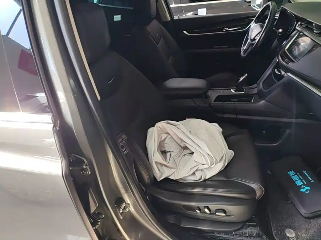 Cadillac XT5 — фото 25