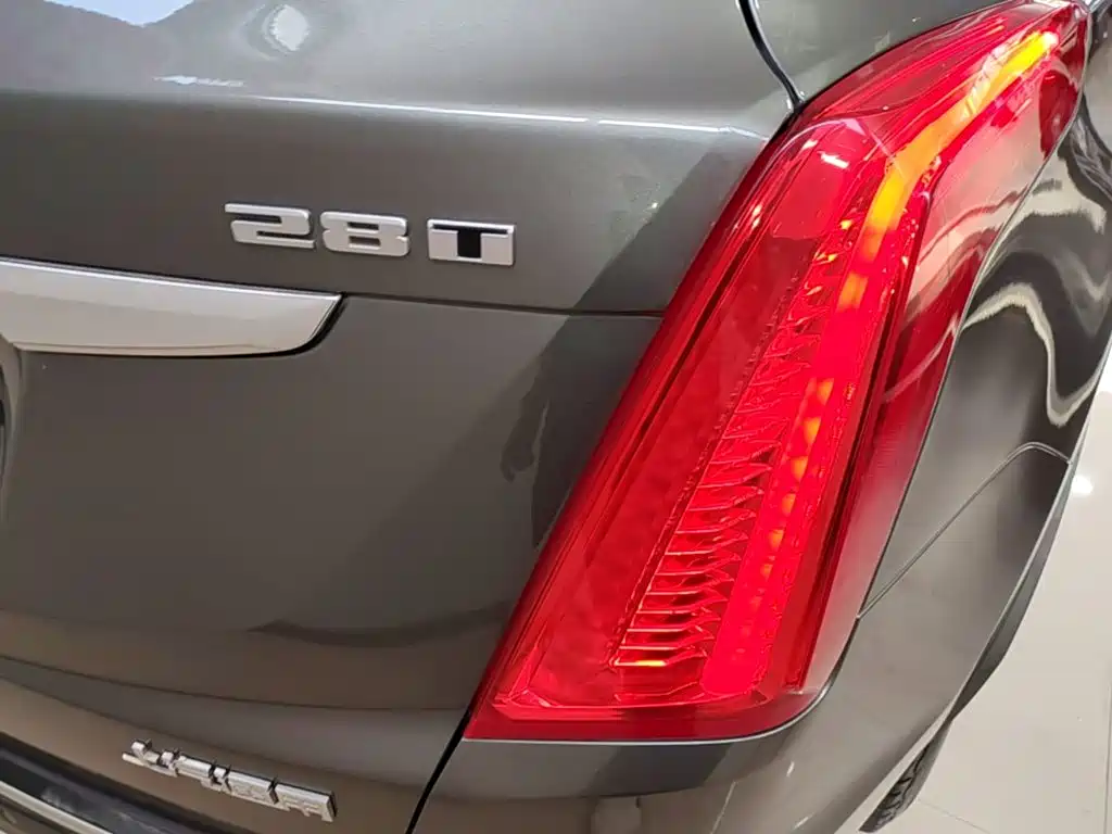 Cadillac XT5 — фото 8