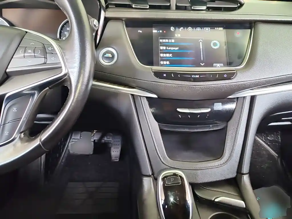 Cadillac XT5 — фото 10