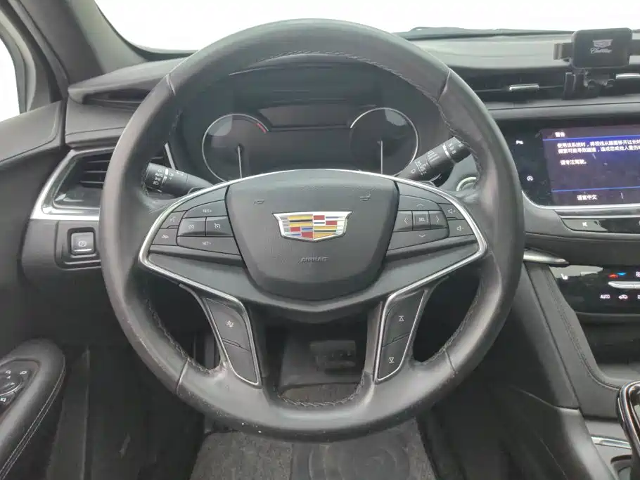 Cadillac XT5 — фото 15