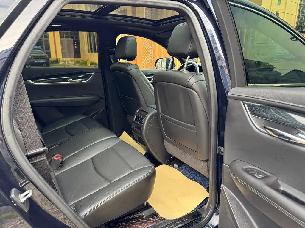 Cadillac XT5 — фото 13
