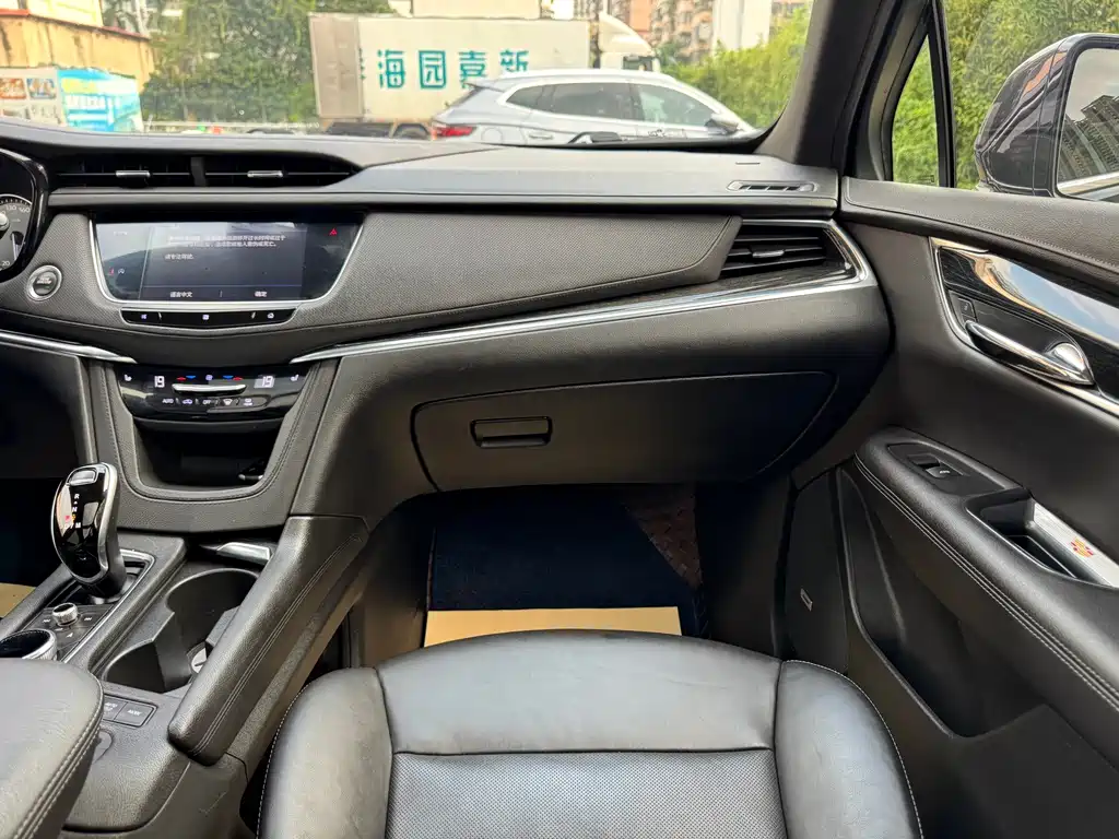 Cadillac XT5 — фото 17