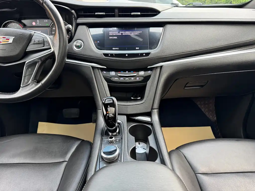 Cadillac XT5 — фото 18