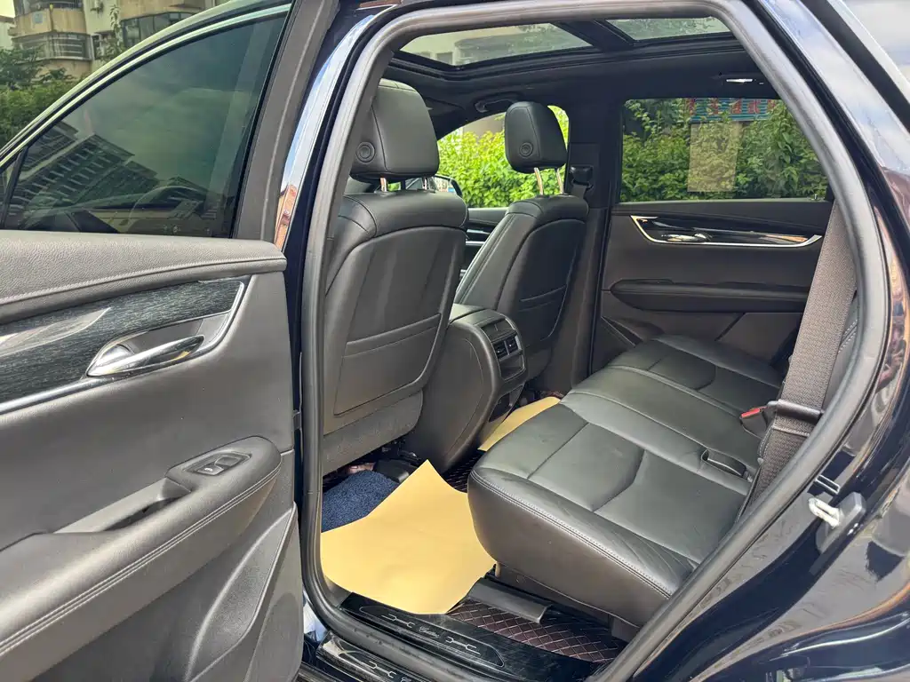 Cadillac XT5 — фото 10