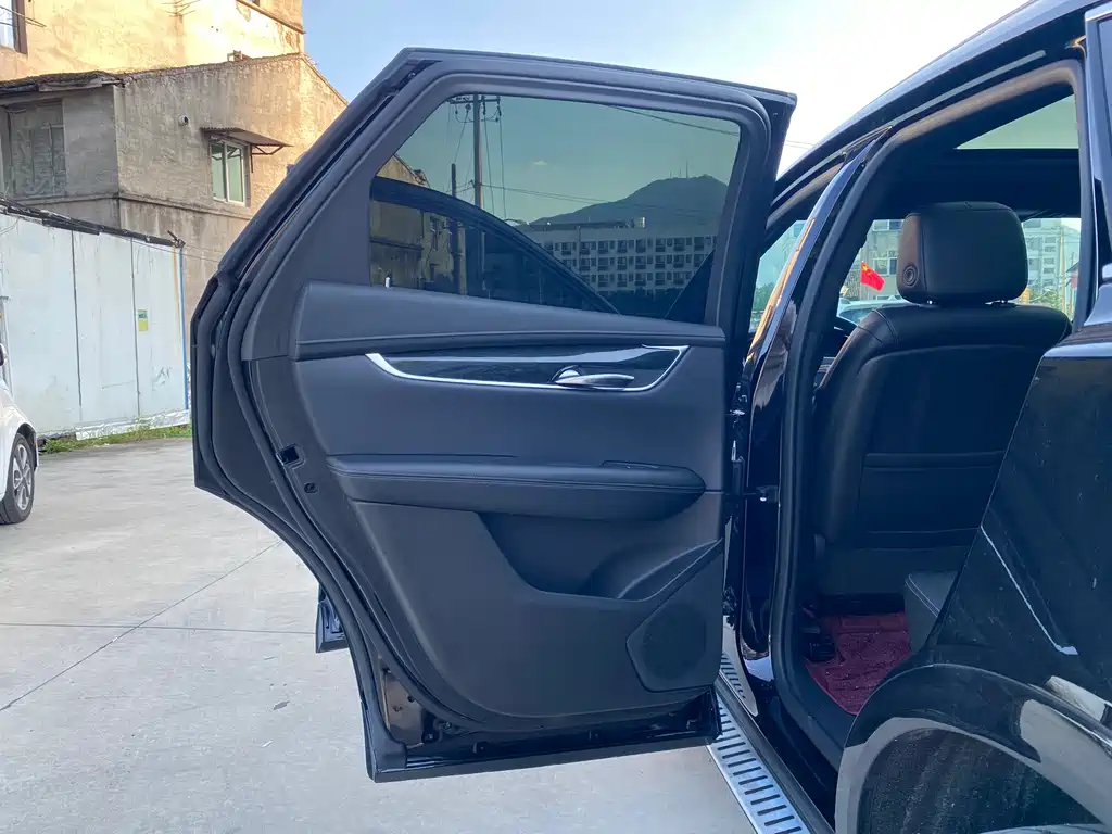Cadillac XT5 — фото 11