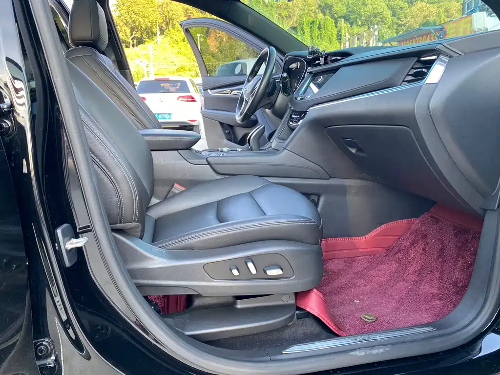 Cadillac XT5 — фото 13