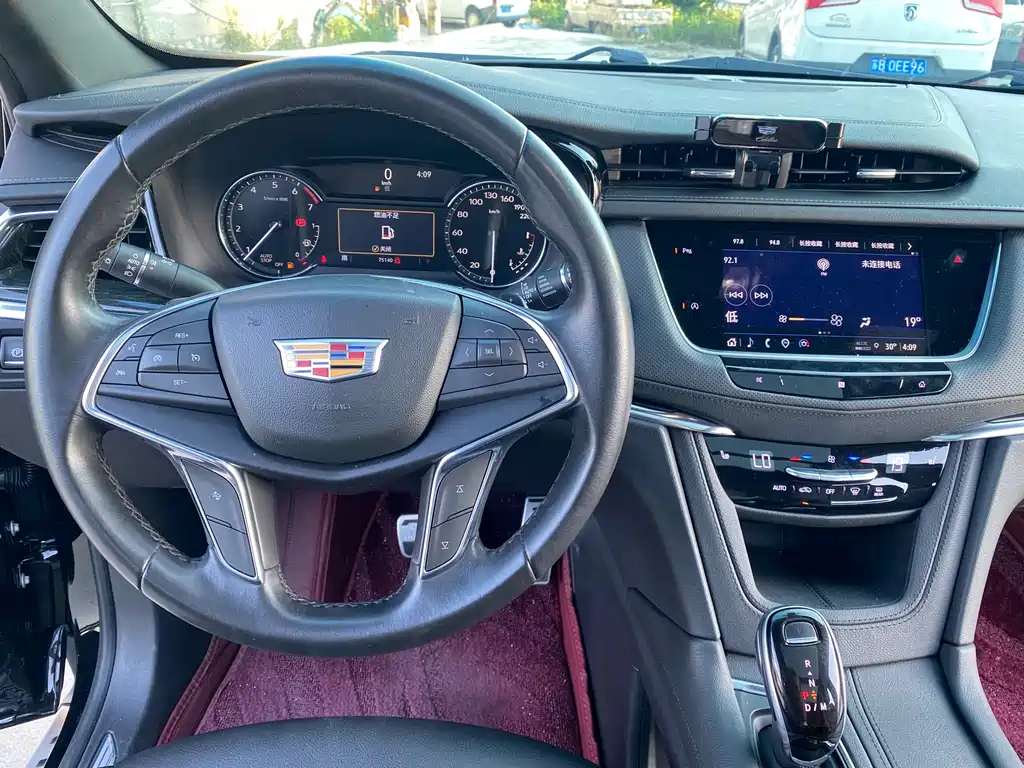 Cadillac XT5 — фото 14