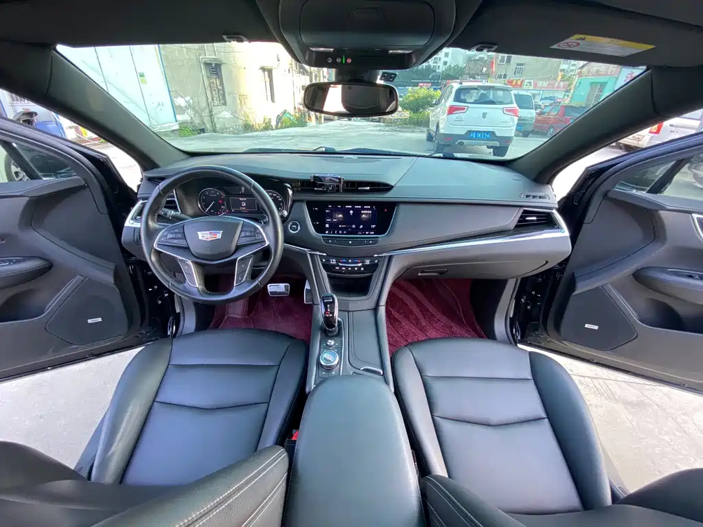 Cadillac XT5 — фото 15