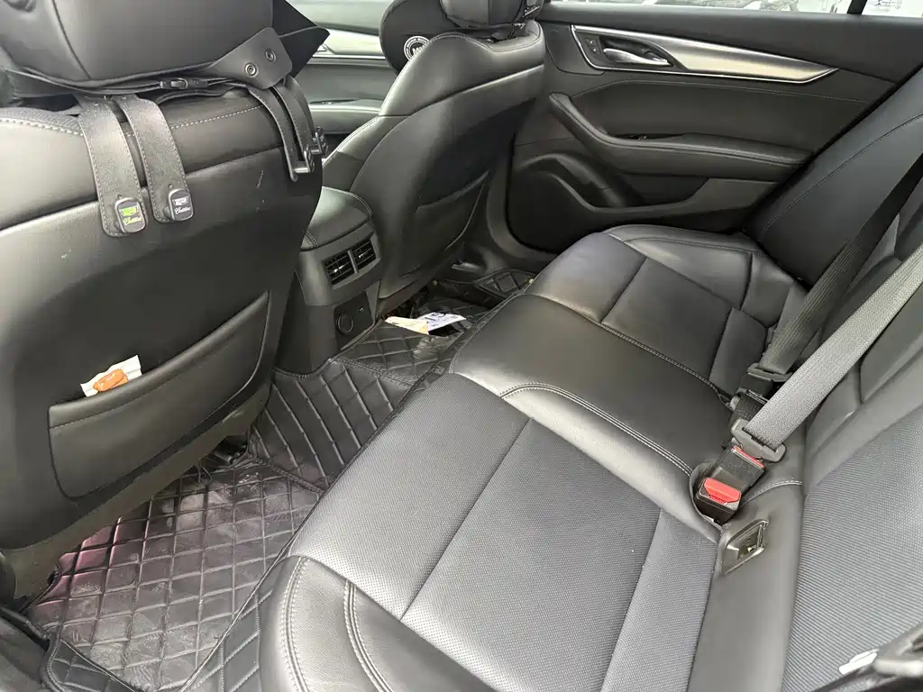 Cadillac CT5 — фото 13