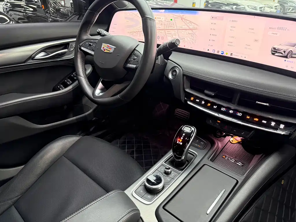 Cadillac CT5 — фото 17