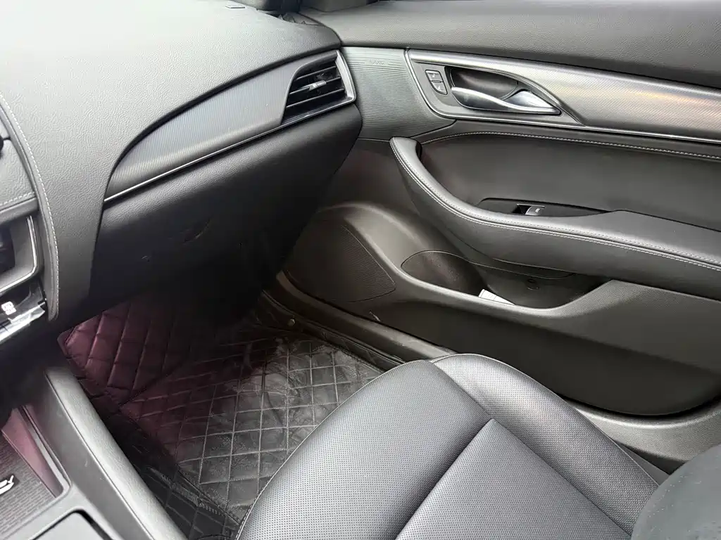Cadillac CT5 — фото 10