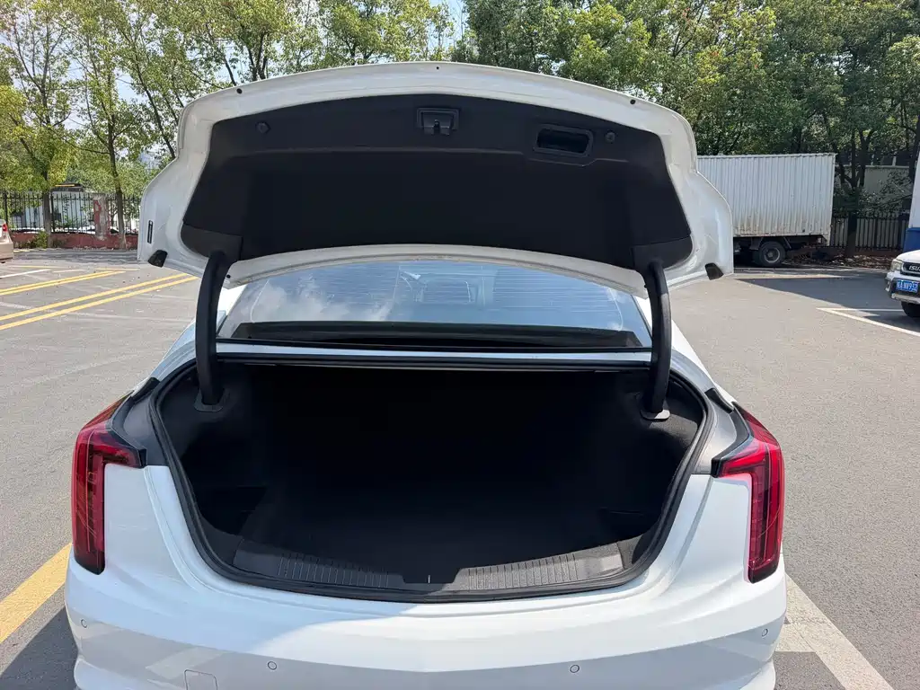 Cadillac CT5 — фото 15