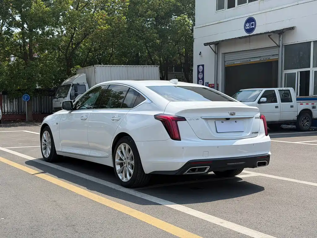 Cadillac CT5 — фото 4