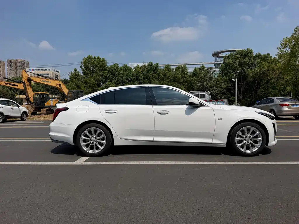 Cadillac CT5 — фото 7