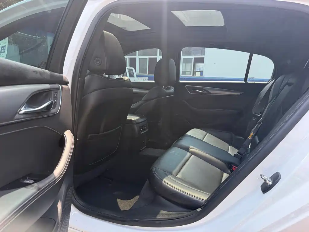 Cadillac CT5 — фото 10