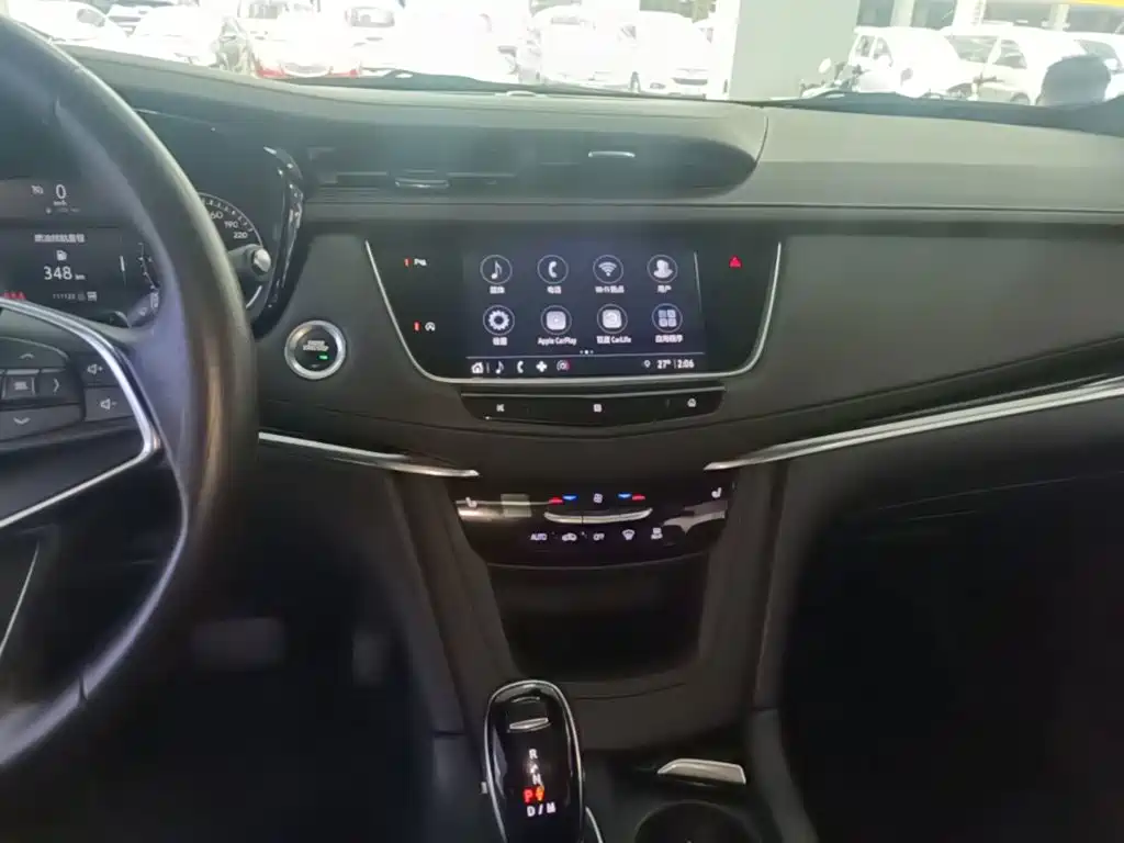 Cadillac XT5 — фото 13
