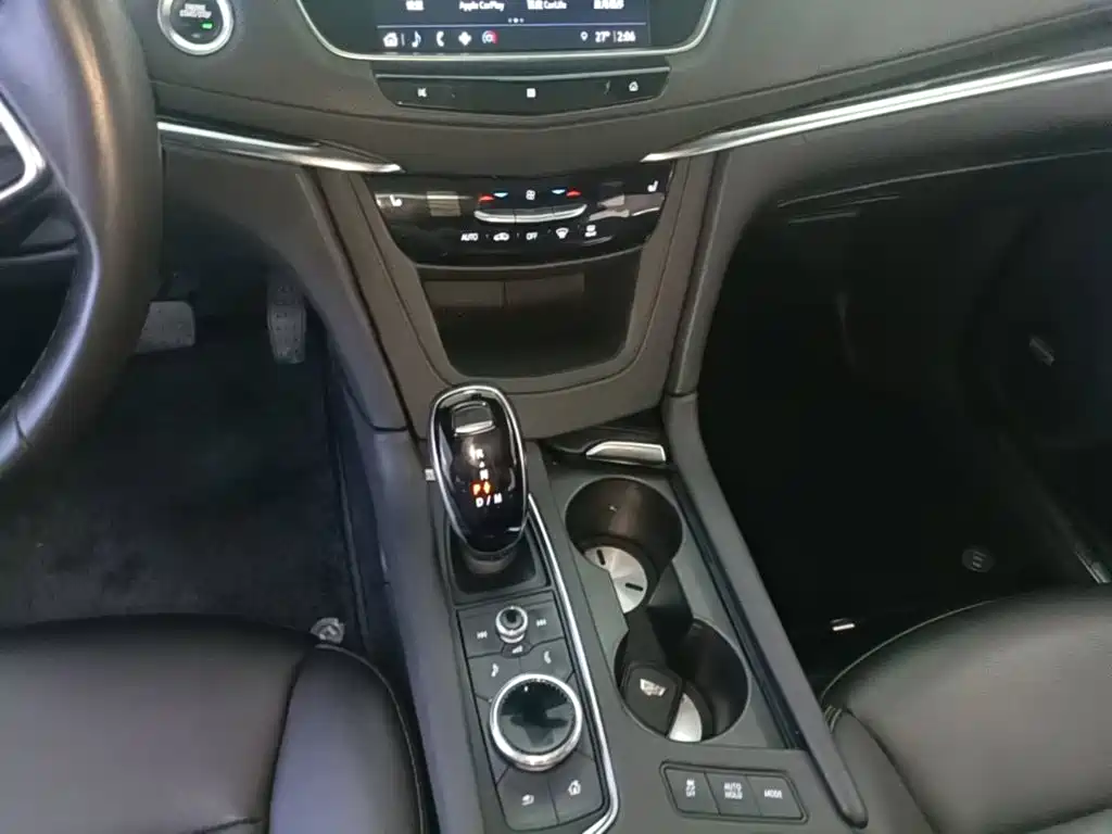 Cadillac XT5 — фото 14