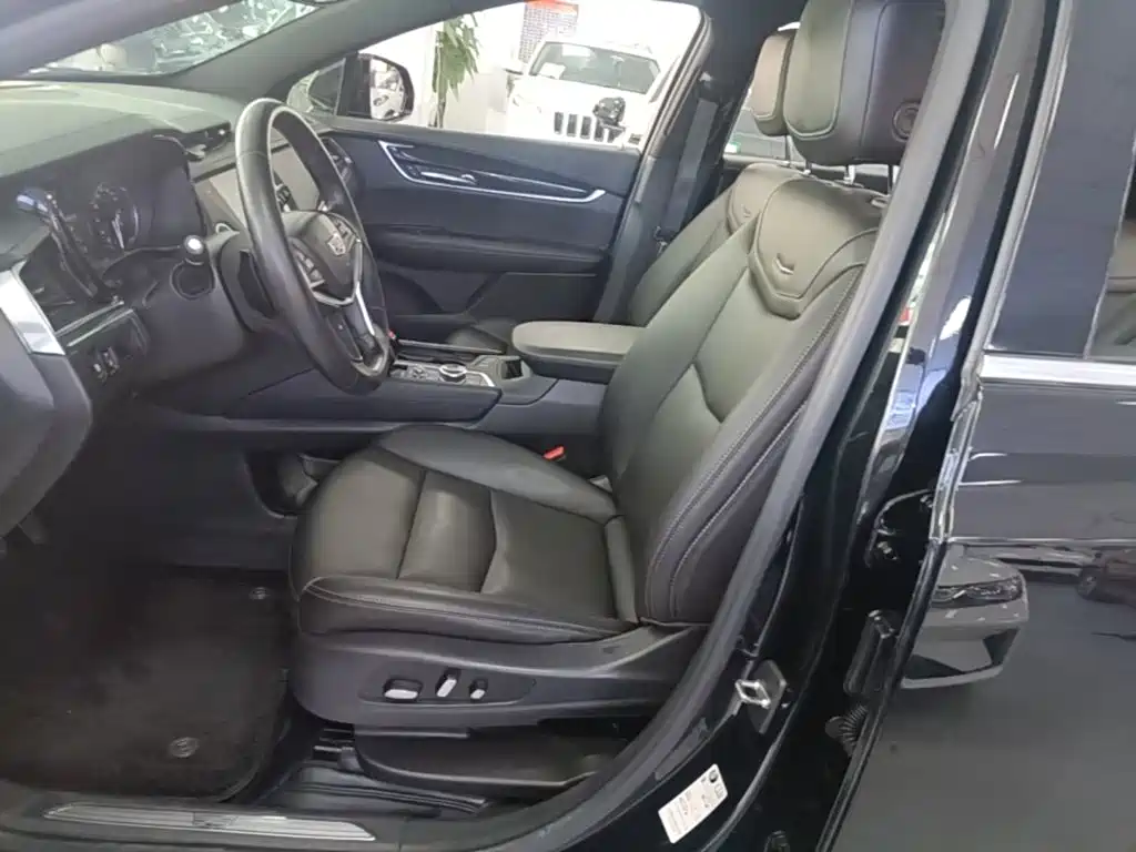 Cadillac XT5 — фото 15