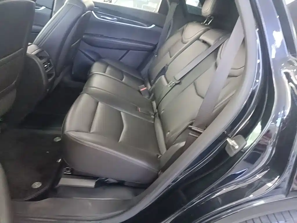 Cadillac XT5 — фото 17