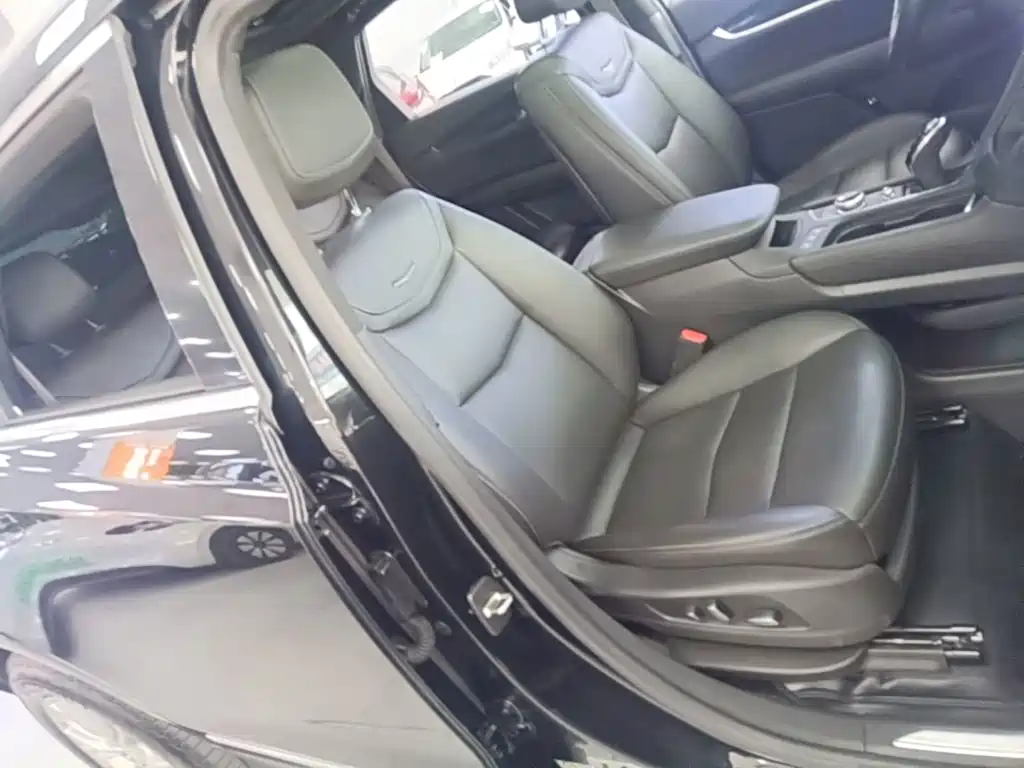 Cadillac XT5 — фото 25
