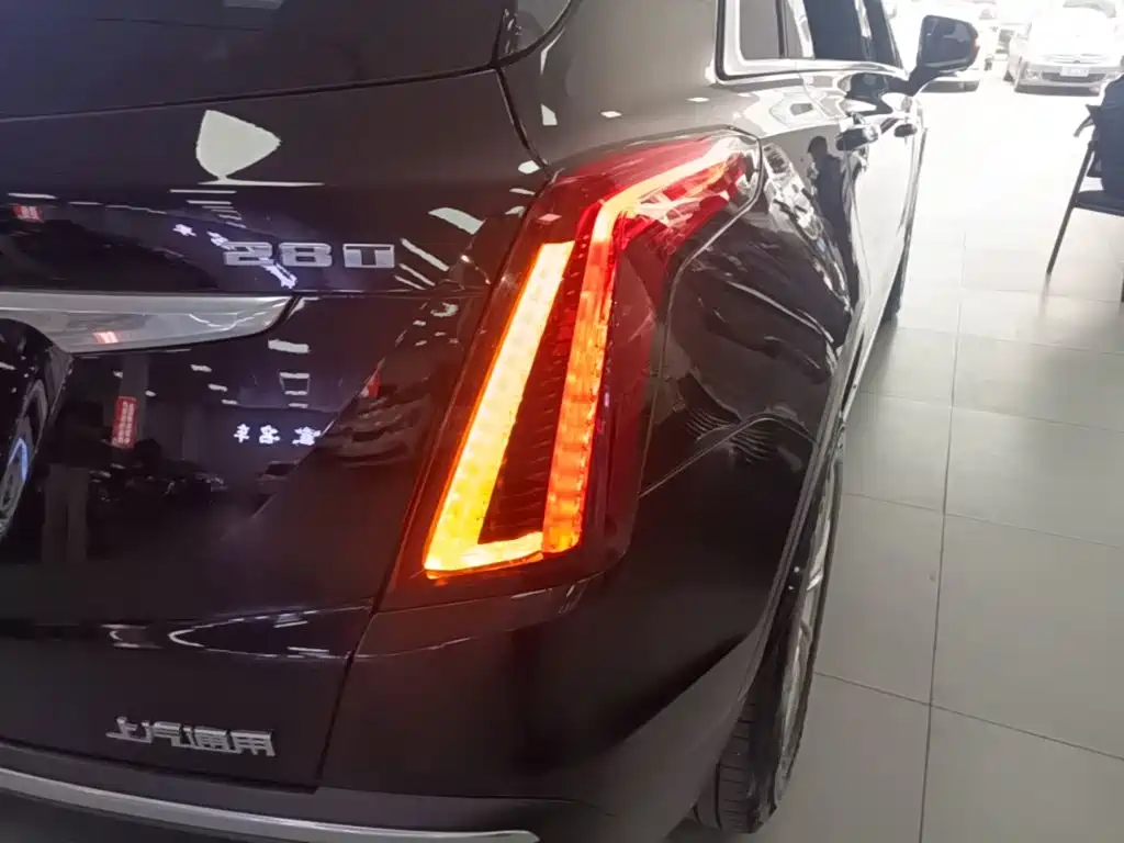 Cadillac XT5 — фото 8