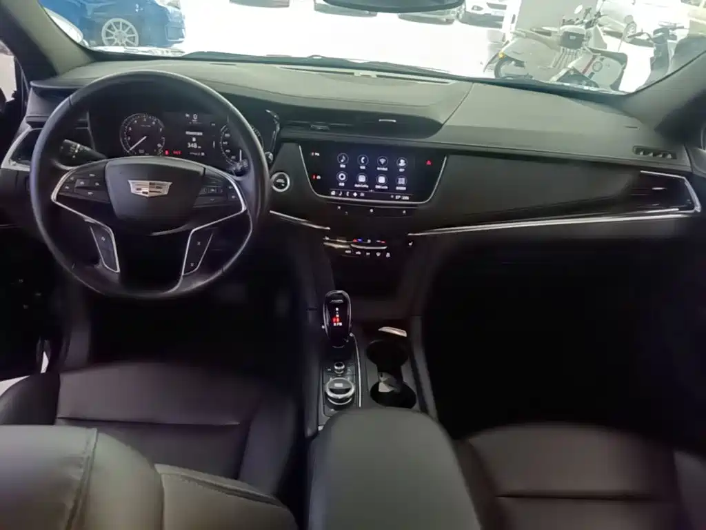 Cadillac XT5 — фото 10