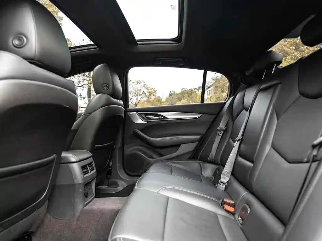 Cadillac CT5 — фото 7