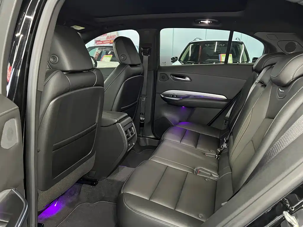Cadillac XT4 — фото 11