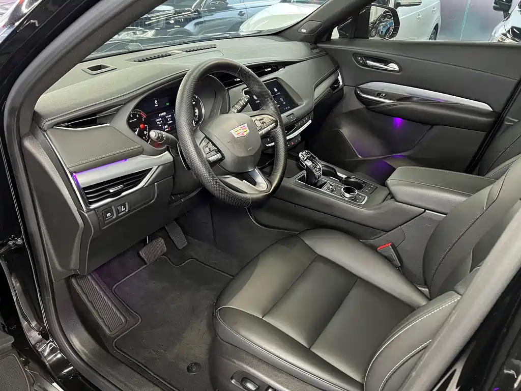 Cadillac XT4 — фото 8