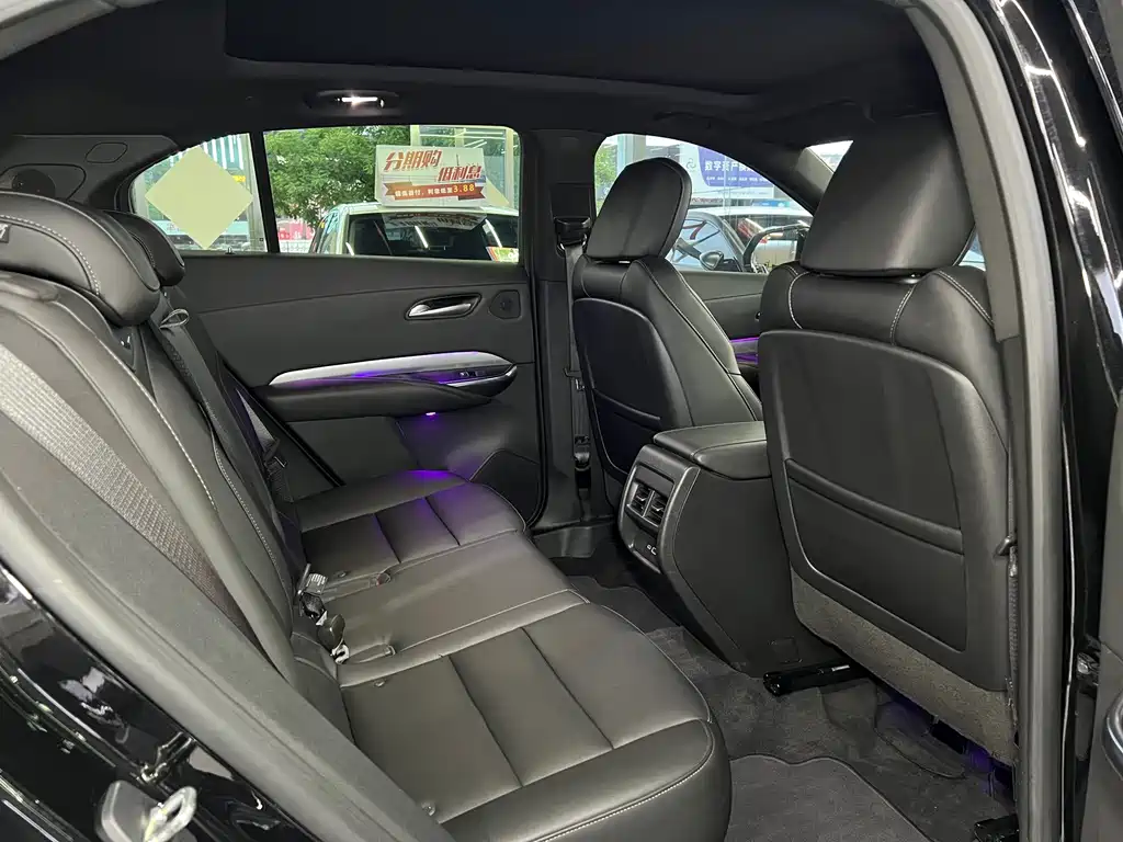 Cadillac XT4 — фото 10