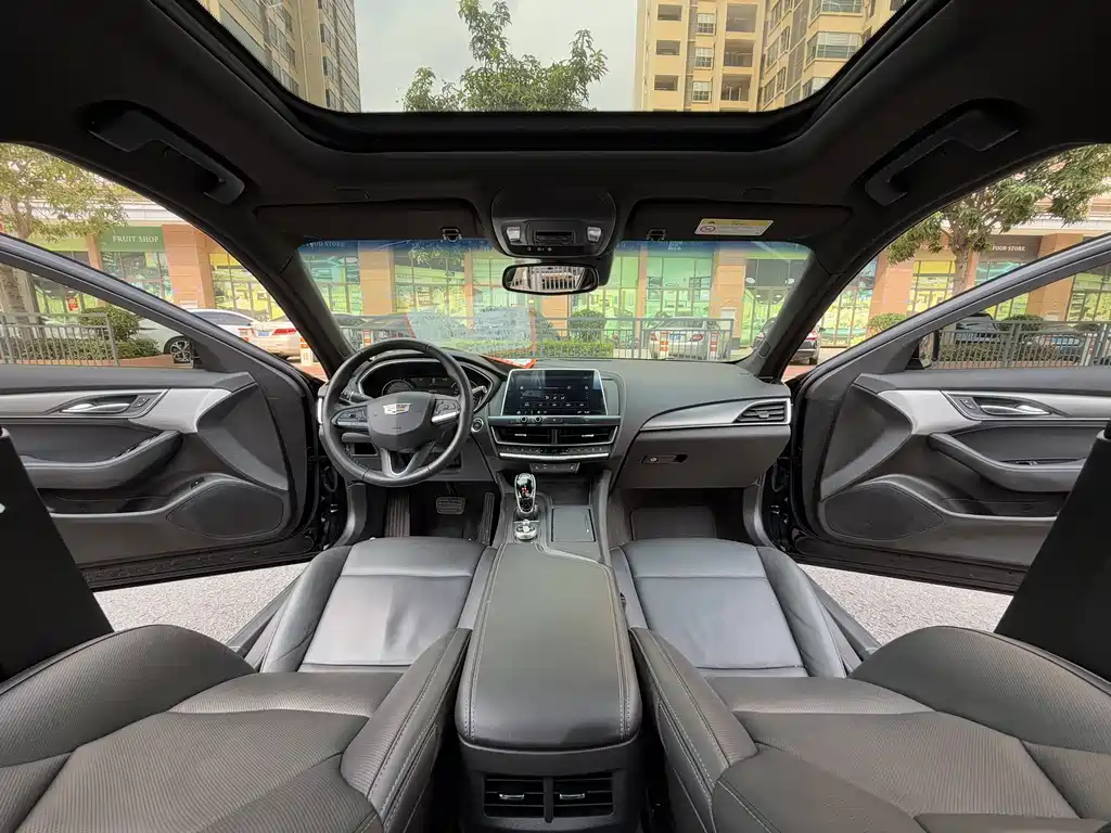 Cadillac CT5 — фото 27