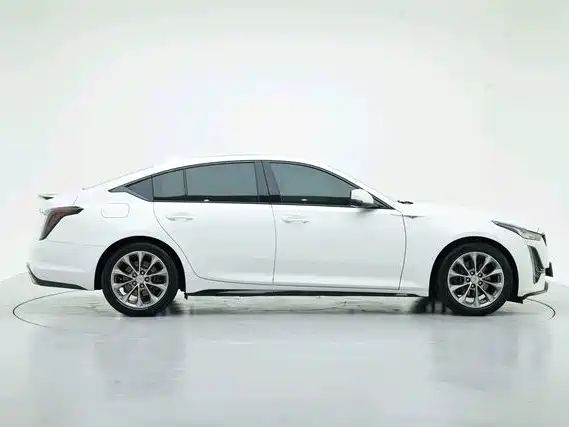 Cadillac CT5 — фото 6