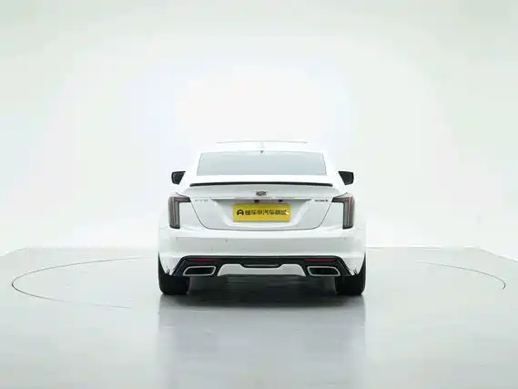 Cadillac CT5 — фото 8