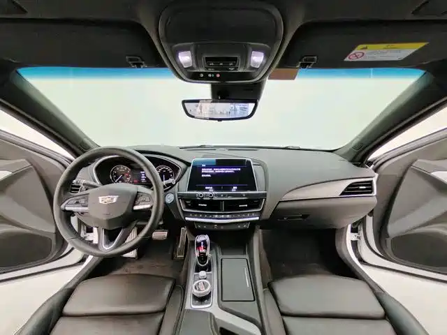 Cadillac CT5 — фото 9