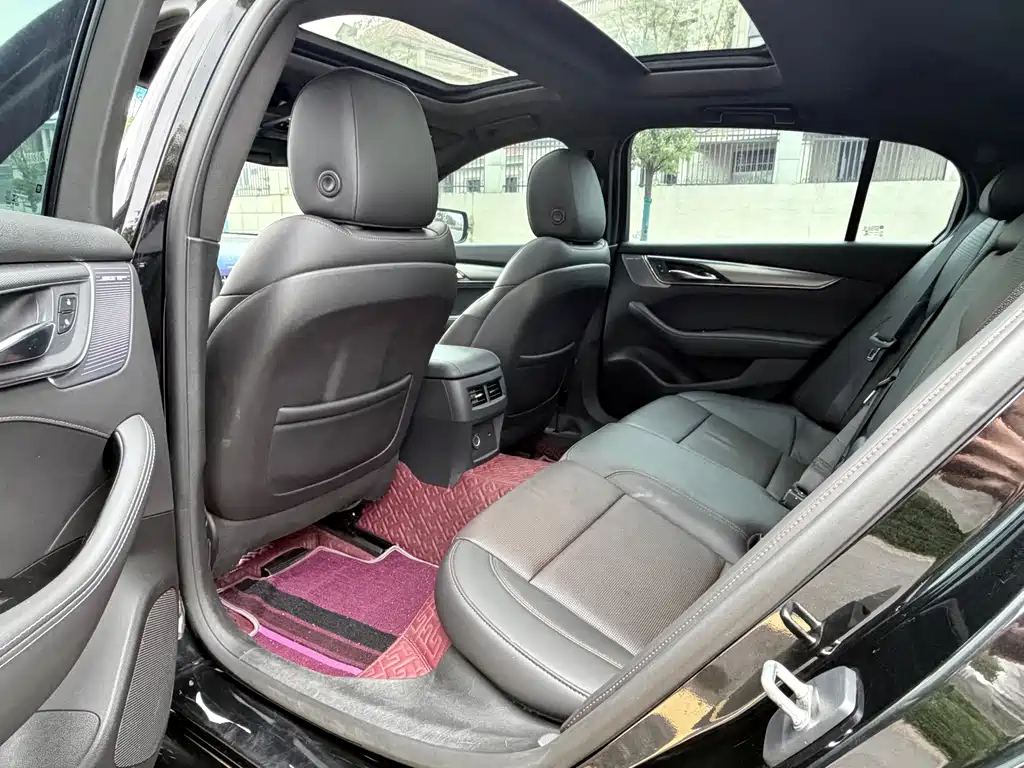 Cadillac CT5 — фото 9
