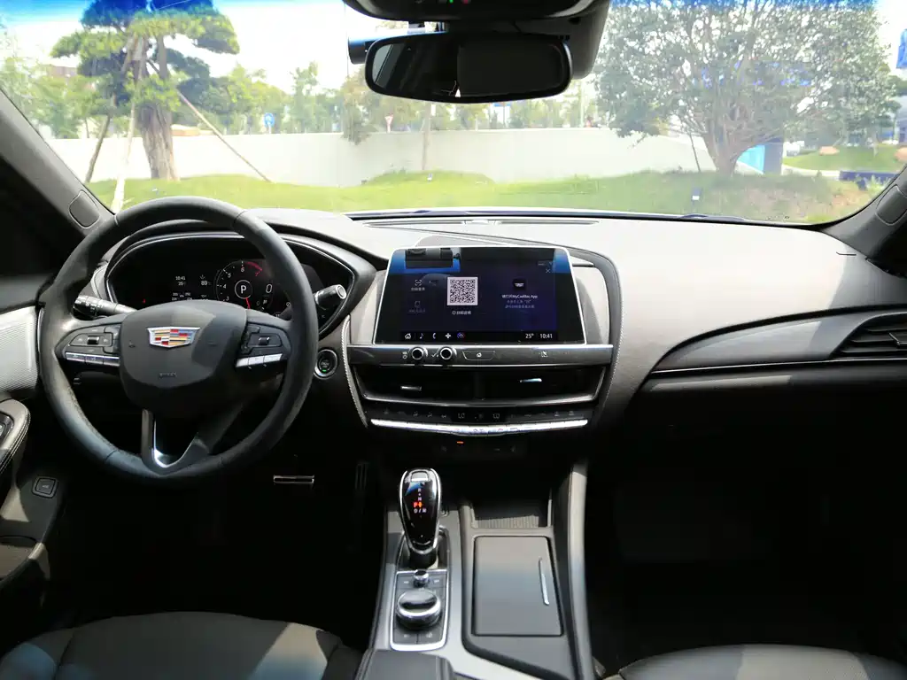 Cadillac CT5 — фото 4