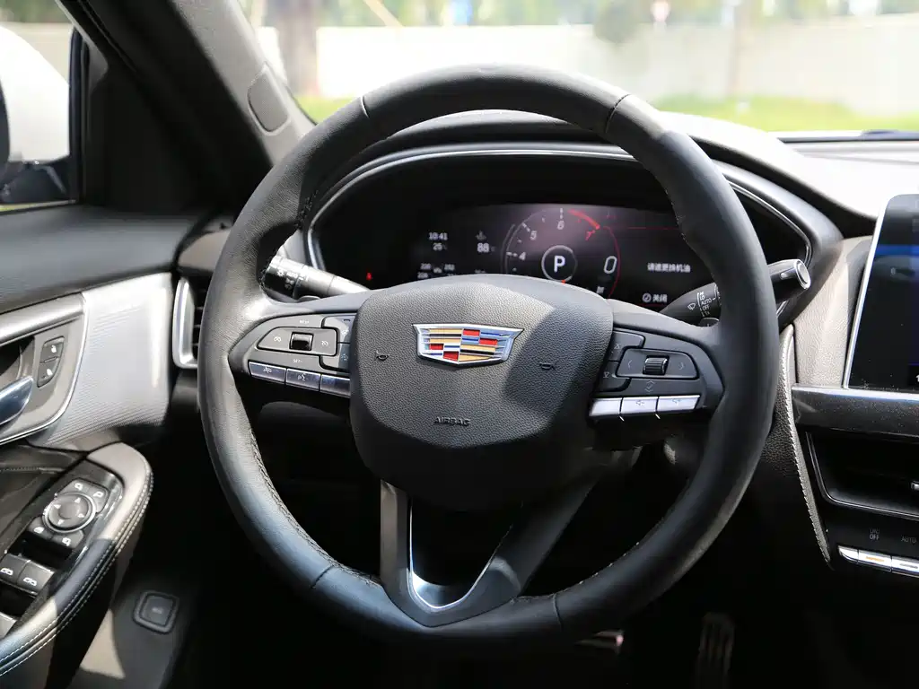 Cadillac CT5 — фото 5