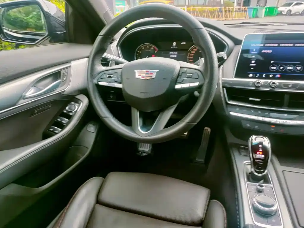 Cadillac CT5 — фото 23