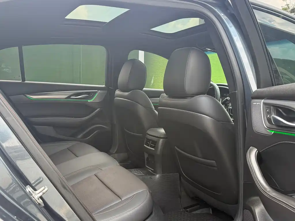 Cadillac CT5 — фото 11