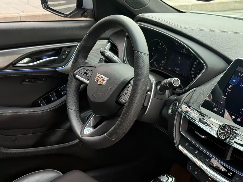 Cadillac CT5 — фото 15