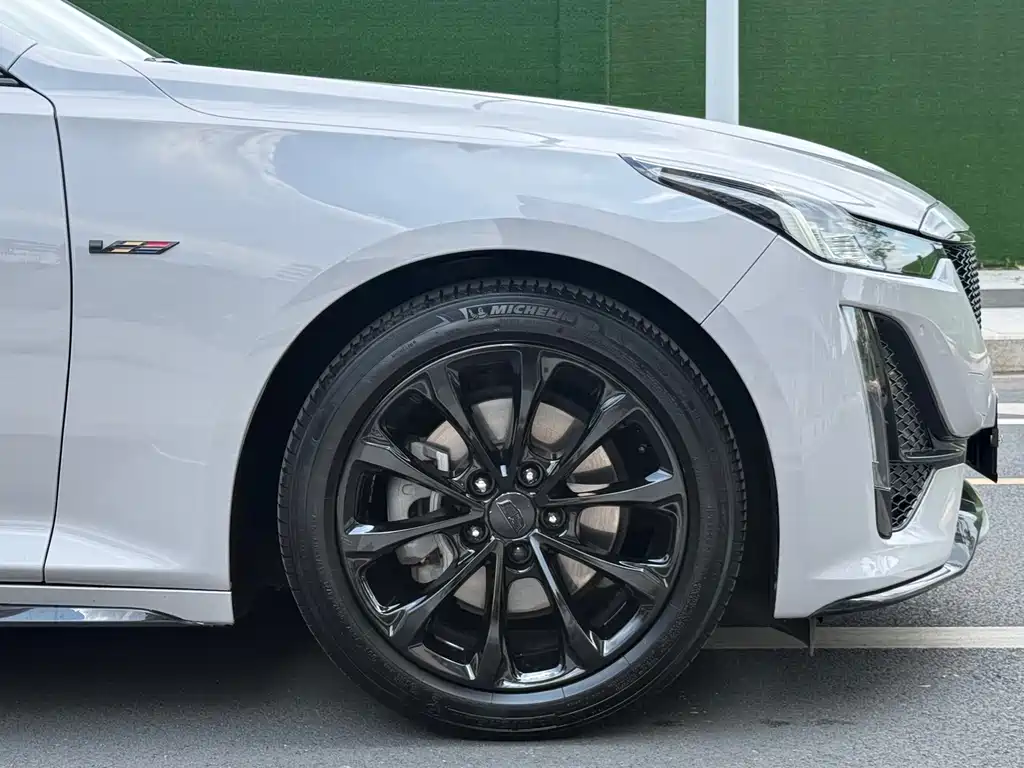 Cadillac CT5 — фото 17
