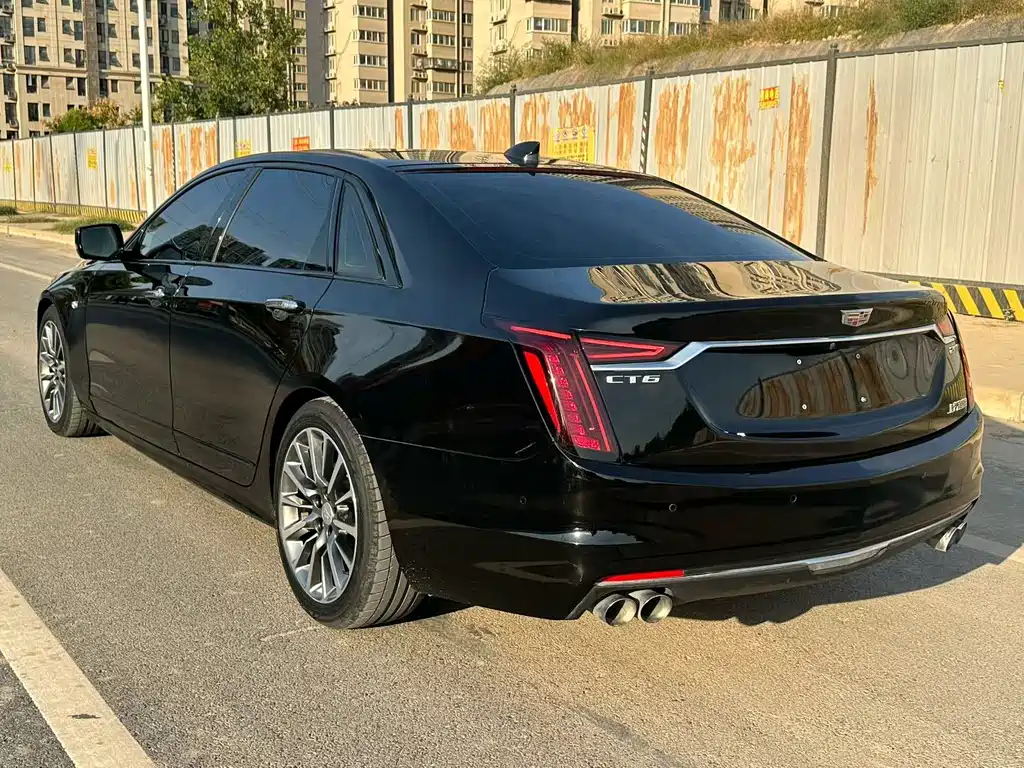 Cadillac CT6 — фото 9
