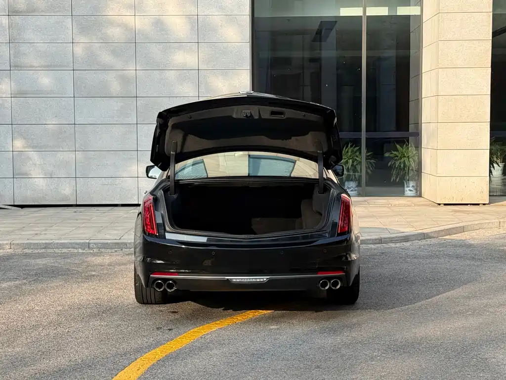 Cadillac CT6 — фото 17