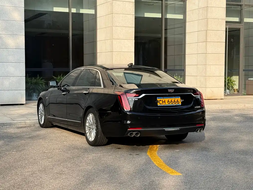 Cadillac CT6 — фото 18